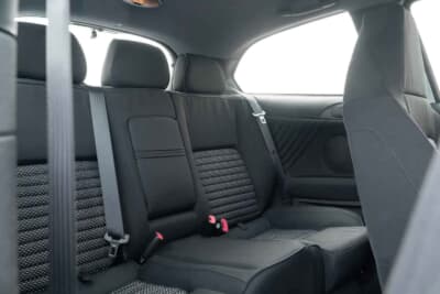 7000ポンド~1万ポンド(邦貨換算約135万円〜193万円)で現在も販売中のアルファ ロメオ「147GTA」(C)Bonhams