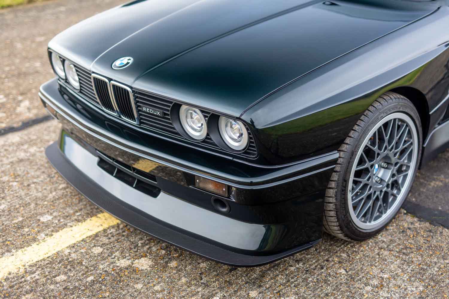 早い者勝ち　 E30 M3 限定豪華本　568／600超希少 BMW E30型「M3」が約4420万円で落札！レースカー以上のパフォーマンス