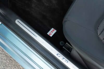 7000ポンド~1万ポンド(邦貨換算約135万円〜193万円)で現在も販売中のアルファ ロメオ「147GTA」(C)Bonhams