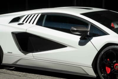 190万ドル～240万ドル（邦貨換算約2億7180万円～3億4335万円）で現在も販売中のランボルギーニ「カウンタックLPI800-4」（C）Bonhams