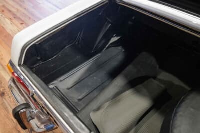 17万9200ドル（邦貨換算約2580万円）で落札されたメルセデス・ベンツ「280SL」（C）Courtesy of RM Sotheby's