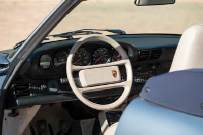42万8500ドル（邦貨換算約6390万円）で落札されたポルシェ「911ターボ  フラットノーズ カブリオレ」（C）Courtesy of RM Sotheby's
