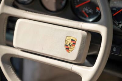 42万8500ドル（邦貨換算約6390万円）で落札されたポルシェ「911ターボ  フラットノーズ カブリオレ」（C）Courtesy of RM Sotheby's