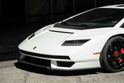 190万ドル～240万ドル（邦貨換算約2億7180万円～3億4335万円）で現在も販売中のランボルギーニ「カウンタックLPI800-4」（C）Bonhams