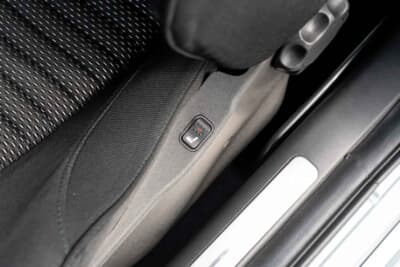 7000ポンド~1万ポンド(邦貨換算約135万円〜193万円)で現在も販売中のアルファ ロメオ「147GTA」(C)Bonhams