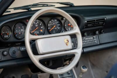 42万8500ドル（邦貨換算約6390万円）で落札されたポルシェ「911ターボ  フラットノーズ カブリオレ」（C）Courtesy of RM Sotheby's