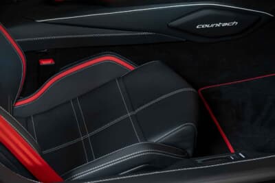 190万ドル～240万ドル（邦貨換算約2億7180万円～3億4335万円）で現在も販売中のランボルギーニ「カウンタックLPI800-4」（C）Bonhams