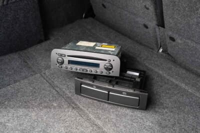 7000ポンド~1万ポンド(邦貨換算約135万円〜193万円)で現在も販売中のアルファ ロメオ「147GTA」(C)Bonhams