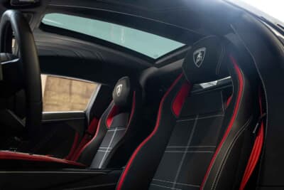 190万ドル～240万ドル（邦貨換算約2億7180万円～3億4335万円）で現在も販売中のランボルギーニ「カウンタックLPI800-4」（C）Bonhams