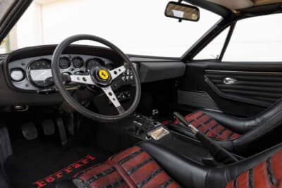 49万8400ドル（邦貨換算約7270万円）で落札されたフェラーリ「365 GTB/4 デイトナ」（C）Bonhams