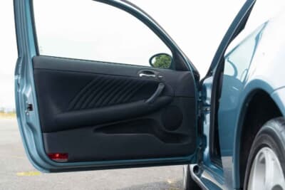 7000ポンド~1万ポンド(邦貨換算約135万円〜193万円)で現在も販売中のアルファ ロメオ「147GTA」(C)Bonhams