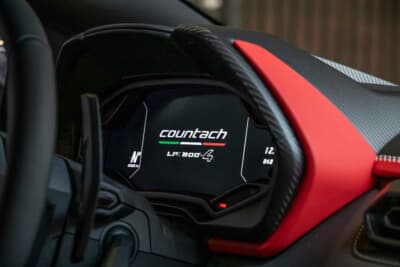 190万ドル～240万ドル（邦貨換算約2億7180万円～3億4335万円）で現在も販売中のランボルギーニ「カウンタックLPI800-4」（C）Bonhams