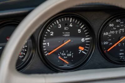 42万8500ドル（邦貨換算約6390万円）で落札されたポルシェ「911ターボ  フラットノーズ カブリオレ」（C）Courtesy of RM Sotheby's