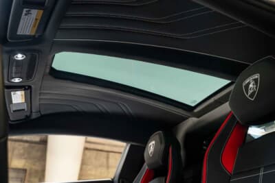 190万ドル～240万ドル（邦貨換算約2億7180万円～3億4335万円）で現在も販売中のランボルギーニ「カウンタックLPI800-4」（C）Bonhams