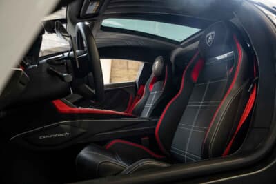 190万ドル～240万ドル（邦貨換算約2億7180万円～3億4335万円）で現在も販売中のランボルギーニ「カウンタックLPI800-4」（C）Bonhams