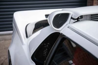 11万8500英ポンド（邦貨換算約2280万円）で現在も販売中のフォード「RS200トリビュート」（C）Iconicauctioneers