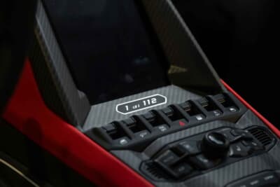 190万ドル～240万ドル（邦貨換算約2億7180万円～3億4335万円）で現在も販売中のランボルギーニ「カウンタックLPI800-4」（C）Bonhams