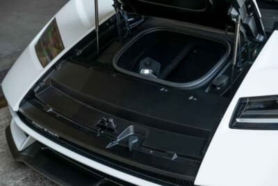 190万ドル～240万ドル（邦貨換算約2億7180万円～3億4335万円）で現在も販売中のランボルギーニ「カウンタックLPI800-4」（C）Bonhams