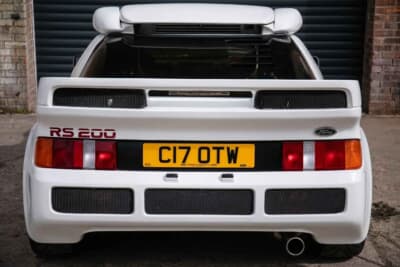 11万8500英ポンド（邦貨換算約2280万円）で現在も販売中のフォード「RS200トリビュート」（C）Iconicauctioneers