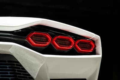 190万ドル～240万ドル（邦貨換算約2億7180万円～3億4335万円）で現在も販売中のランボルギーニ「カウンタックLPI800-4」（C）Bonhams