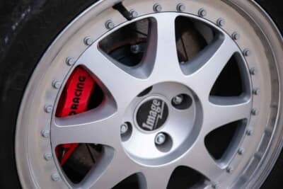 11万8500英ポンド（邦貨換算約2280万円）で現在も販売中のフォード「RS200トリビュート」（C）Iconicauctioneers