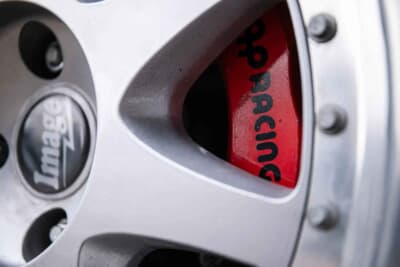 11万8500英ポンド（邦貨換算約2280万円）で現在も販売中のフォード「RS200トリビュート」（C）Iconicauctioneers