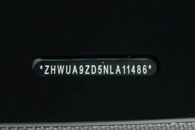 190万ドル～240万ドル（邦貨換算約2億7180万円～3億4335万円）で現在も販売中のランボルギーニ「カウンタックLPI800-4」（C）Bonhams