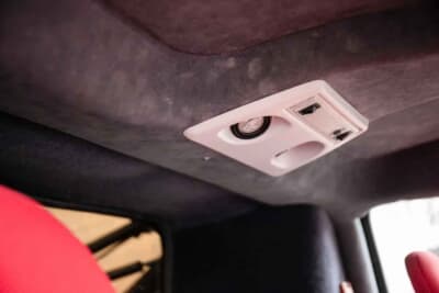 11万8500英ポンド（邦貨換算約2280万円）で現在も販売中のフォード「RS200トリビュート」（C）Iconicauctioneers