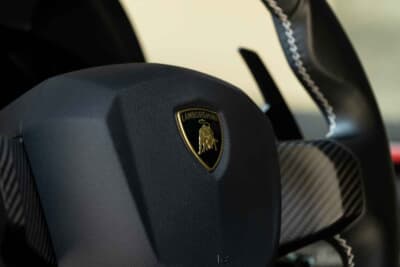 190万ドル～240万ドル（邦貨換算約2億7180万円～3億4335万円）で現在も販売中のランボルギーニ「カウンタックLPI800-4」（C）Bonhams