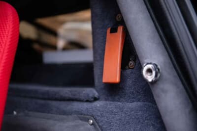 11万8500英ポンド（邦貨換算約2280万円）で現在も販売中のフォード「RS200トリビュート」（C）Iconicauctioneers