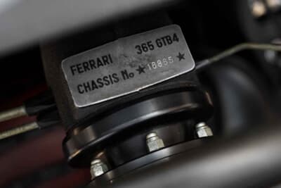 49万8400ドル（邦貨換算約7270万円）で落札されたフェラーリ「365 GTB/4 デイトナ」（C）Bonhams