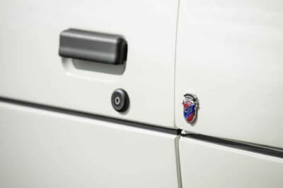 11万8500英ポンド（邦貨換算約2280万円）で現在も販売中のフォード「RS200トリビュート」（C）Iconicauctioneers