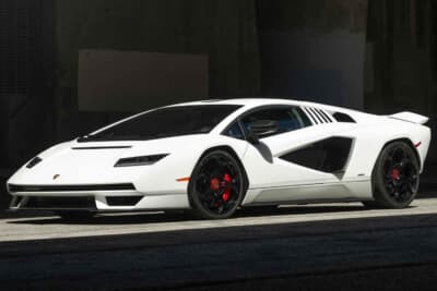 190万ドル～240万ドル（邦貨換算約2億7180万円～3億4335万円）で現在も販売中のランボルギーニ「カウンタックLPI800-4」（C）Bonhams