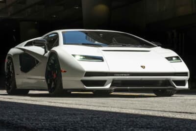 190万ドル～240万ドル（邦貨換算約2億7180万円～3億4335万円）で現在も販売中のランボルギーニ「カウンタックLPI800-4」（C）Bonhams