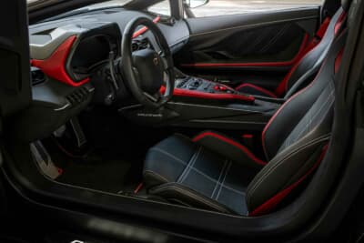 190万ドル～240万ドル（邦貨換算約2億7180万円～3億4335万円）で現在も販売中のランボルギーニ「カウンタックLPI800-4」（C）Bonhams