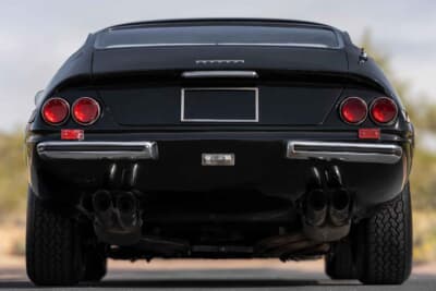 49万8400ドル（邦貨換算約7270万円）で落札されたフェラーリ「365 GTB/4 デイトナ」（C）Bonhams