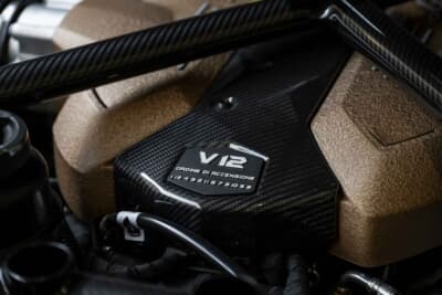 190万ドル～240万ドル（邦貨換算約2億7180万円～3億4335万円）で現在も販売中のランボルギーニ「カウンタックLPI800-4」（C）Bonhams