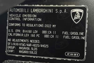 190万ドル～240万ドル（邦貨換算約2億7180万円～3億4335万円）で現在も販売中のランボルギーニ「カウンタックLPI800-4」（C）Bonhams