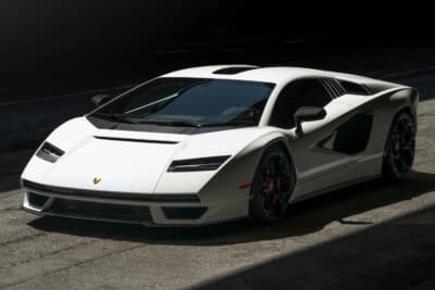 190万ドル～240万ドル（邦貨換算約2億7180万円～3億4335万円）で現在も販売中のランボルギーニ「カウンタックLPI800-4」（C）Bonhams