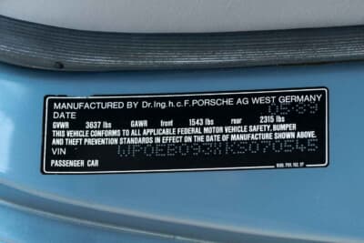 42万8500ドル（邦貨換算約6390万円）で落札されたポルシェ「911ターボ  フラットノーズ カブリオレ」（C）Courtesy of RM Sotheby's