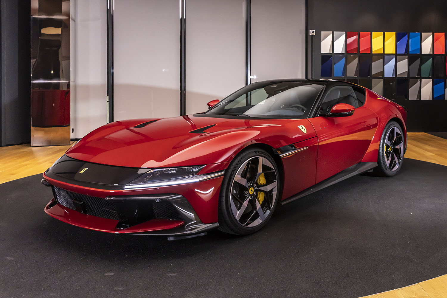 フェラーリ新型「12チリンドリ」を発表前にマラネッロで見た印象とは