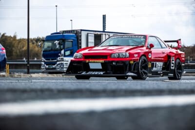 駐車場にとめると注目の的になるLB-ER34スーパーシルエットスカイライン