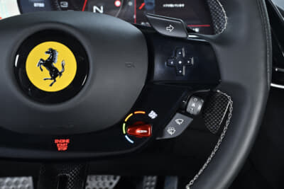 フェラーリ ローマスパイダー：ドライブモードをセレクトするマネッティーノはダイヤルだ