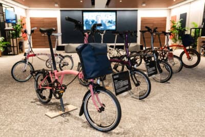 ブロンプトンのオールラインアップを展示