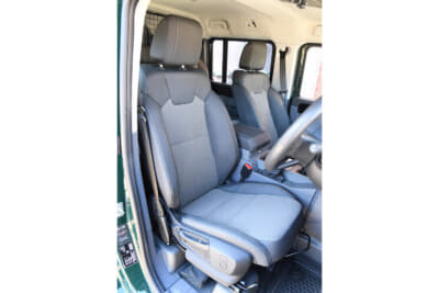 イネオス「グレナディア」：シートはRECARO社製