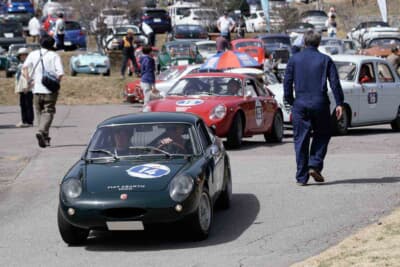 34回目の“コッパディ小海”スタート地点となるガトーキングダム小海に全国より集まったヒストリックカーたち