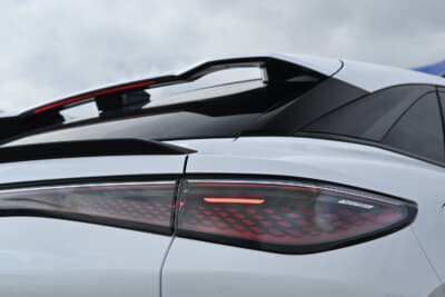 BYDシーライオン（SEALION）7：リアライトのドットライトは水滴をイメージしている