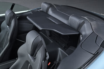 フェラーリ ローマスパイダー：風の巻き込みを低減するボード