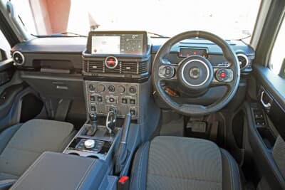 イネオス「グレナディア」：質実剛健を形にした整然と並ぶスイッチ類が道具感を演出