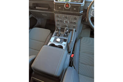 イネオス「グレナディア」：用途別のスイッチパネルがそれぞれ独立しているので、トラブルのあったスイッチのみを外せるのが作業の効率を良くしてくれている